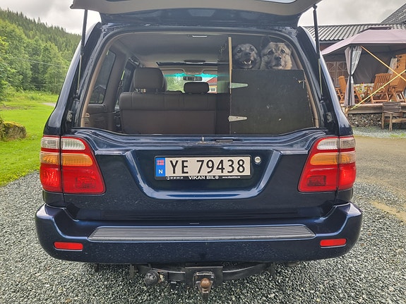 Toyota Land Cruiser 6 of 9