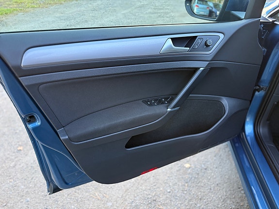 Volkswagen e-Golf VII 10 of 27