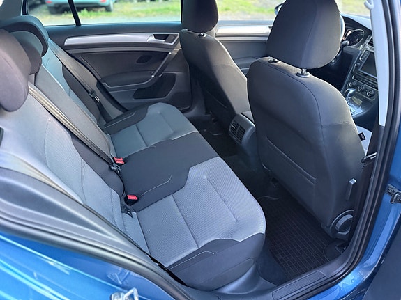Volkswagen e-Golf VII 16 of 27