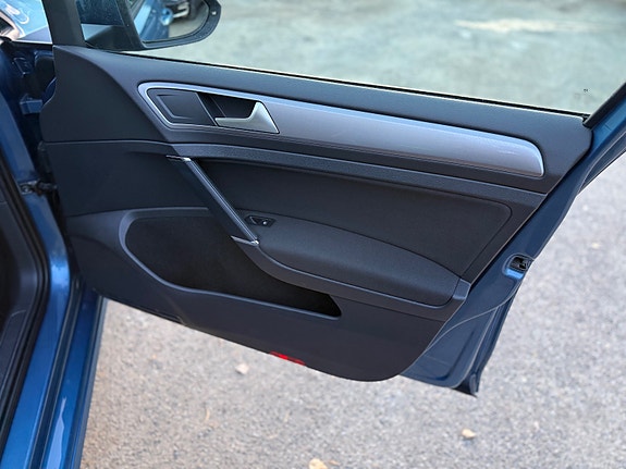 Volkswagen e-Golf VII 17 of 27
