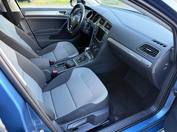 Volkswagen e-Golf VII 18 of 27