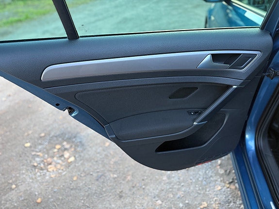 Volkswagen e-Golf VII 12 of 27