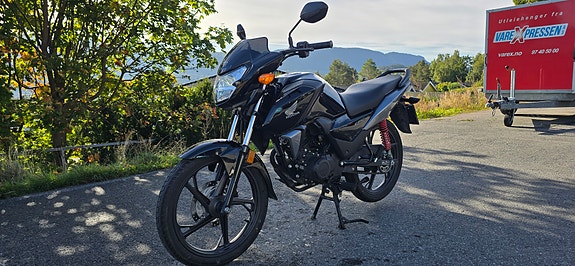 Honda CB 125F 2 of 9