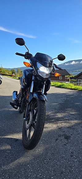 Honda CB 125F 3 of 9