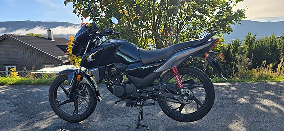 Honda CB 125F 5 of 9