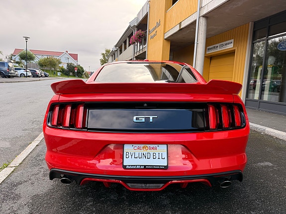 Ford Mustang 10 of 30