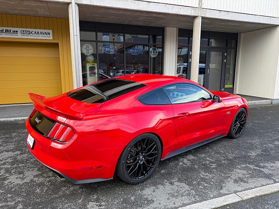 Ford Mustang 7 of 30