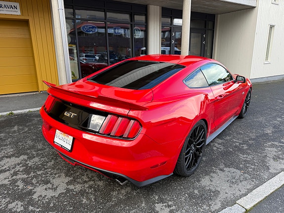 Ford Mustang 8 of 30