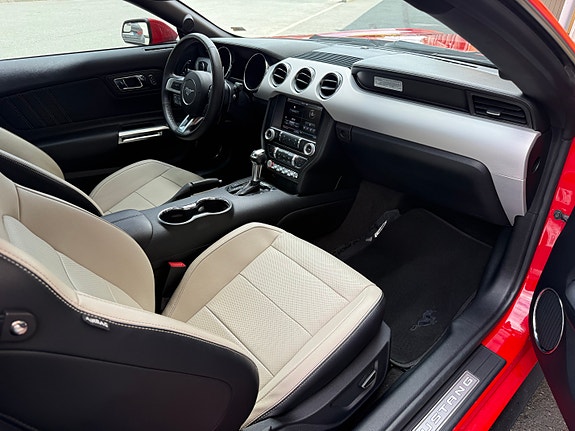 Ford Mustang 26 of 30