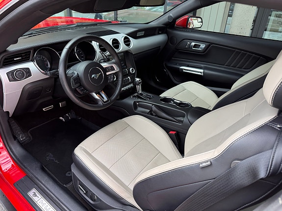 Ford Mustang 21 of 30