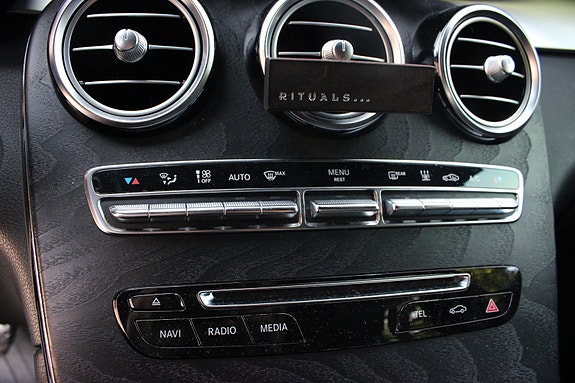 Mercedes-Benz GLC350 e 16 of 19