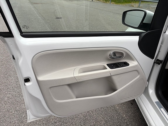 Volkswagen UP! 12 of 30