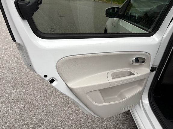 Volkswagen UP! 16 of 30