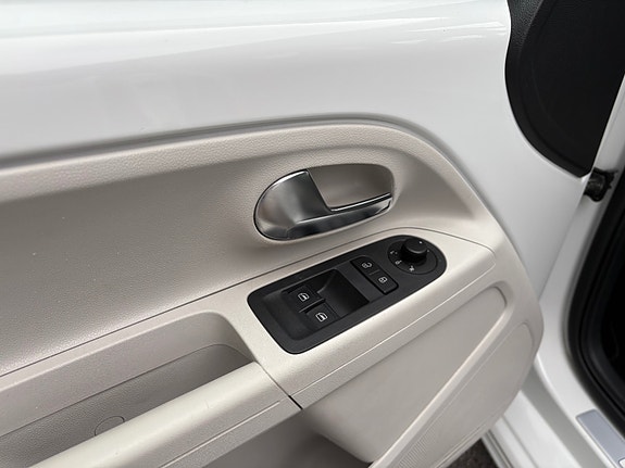 Volkswagen UP! 13 of 30