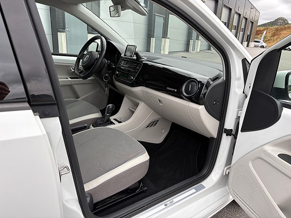 Volkswagen UP! 24 of 30