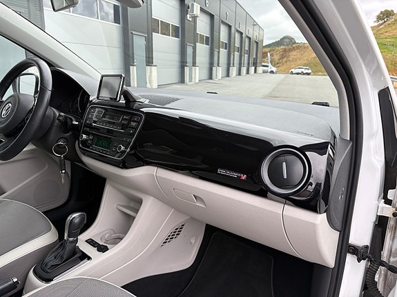 Volkswagen UP! 25 of 30