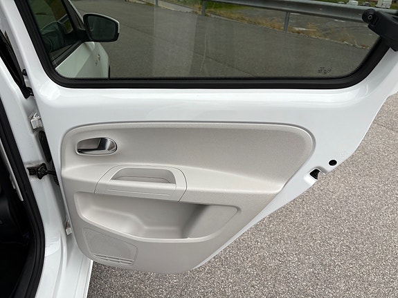Volkswagen UP! 22 of 30