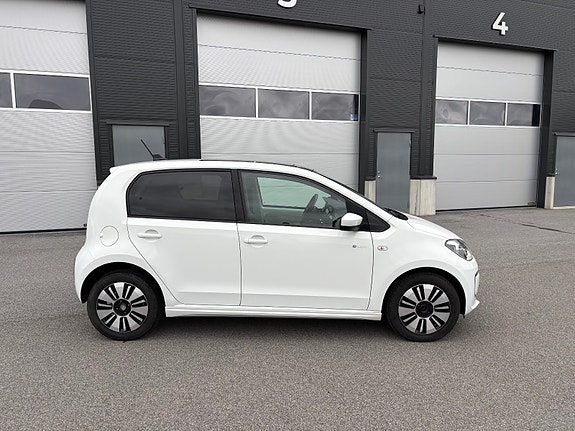 Volkswagen UP! 2 of 30