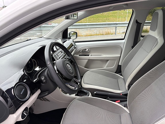 Volkswagen UP! 14 of 30
