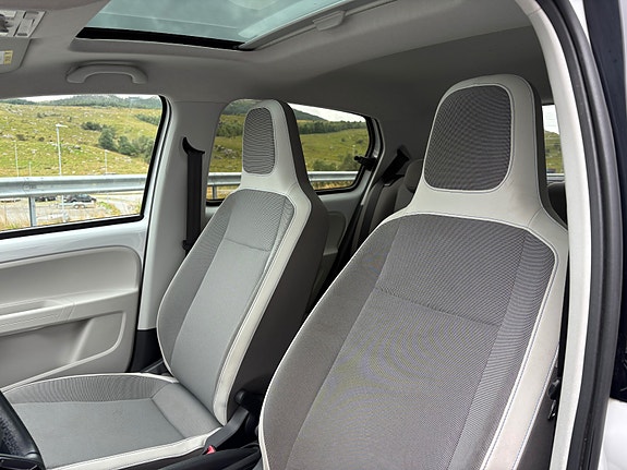 Volkswagen UP! 15 of 30