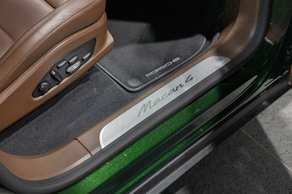 Porsche Macan 18 of 30
