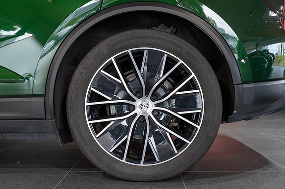Porsche Macan 12 of 30