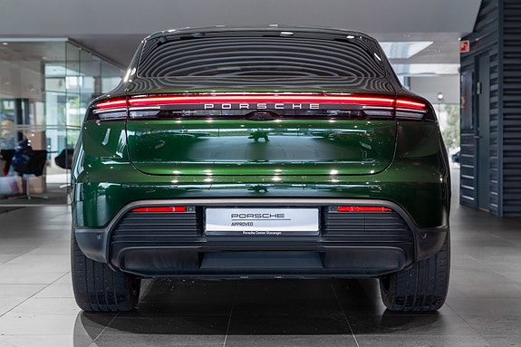 Porsche Macan 4 of 30