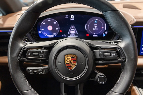 Porsche Macan 21 of 30