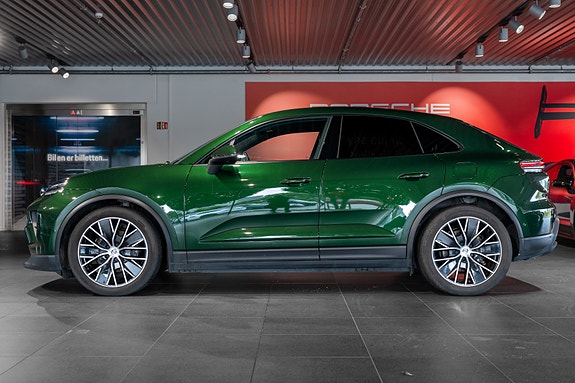 Porsche Macan 2 of 30