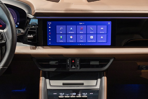 Porsche Macan 24 of 30