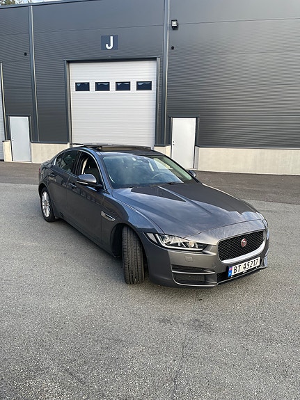 Jaguar XE 4 of 30