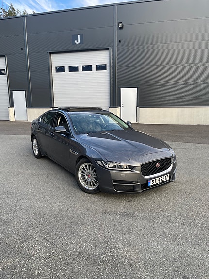 Jaguar XE 5 of 30