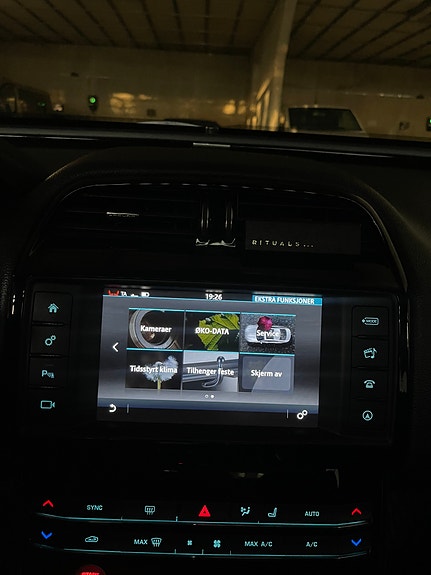 Jaguar XE 30 of 30