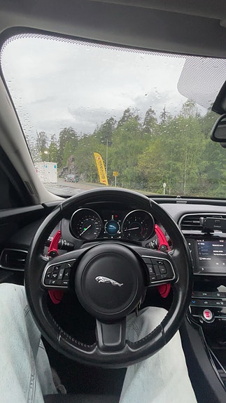 Jaguar XE 20 of 30