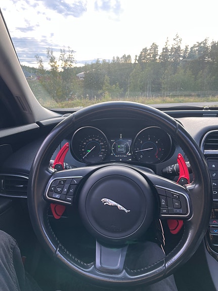 Jaguar XE 14 of 30