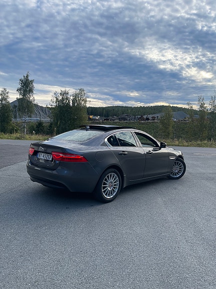 Jaguar XE 9 of 30