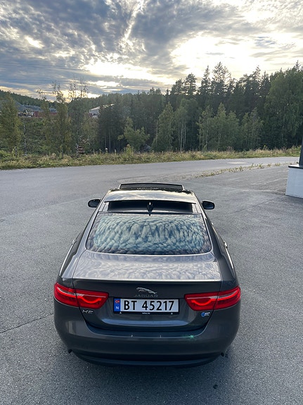 Jaguar XE 7 of 30