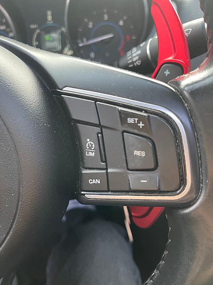 Jaguar XE 16 of 30