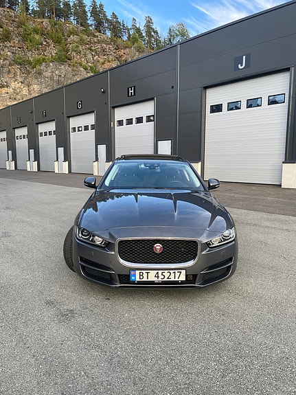 Jaguar XE 6 of 30