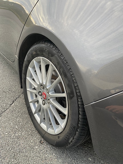 Jaguar XE 11 of 30