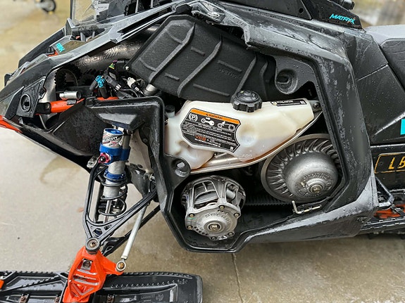 Polaris 850 RMK Khaos Slash 10 of 17