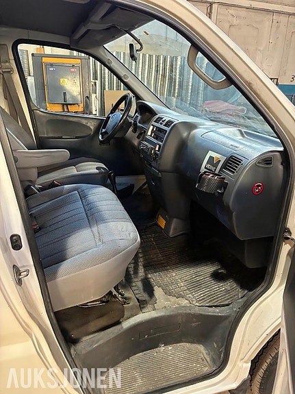Toyota HiAce 12 of 30