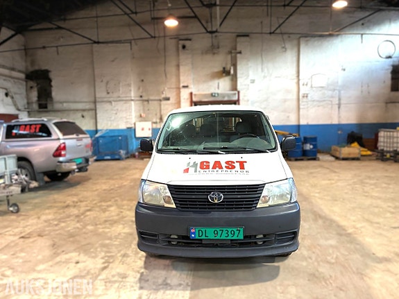 Toyota HiAce 8 of 30
