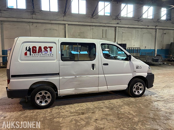 Toyota HiAce 6 of 30