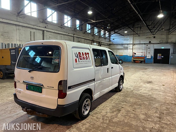 Toyota HiAce 5 of 30