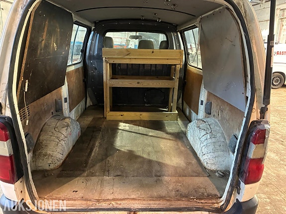 Toyota HiAce 13 of 30