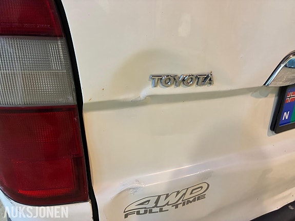 Toyota HiAce 24 of 30