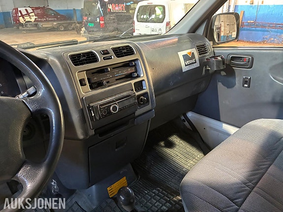 Toyota HiAce 10 of 30
