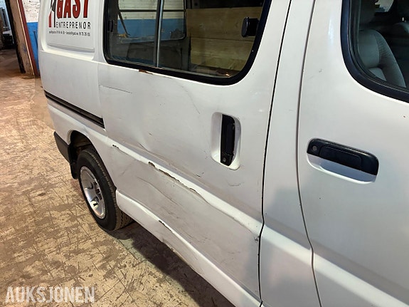 Toyota HiAce 18 of 30