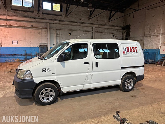 Toyota HiAce 2 of 30